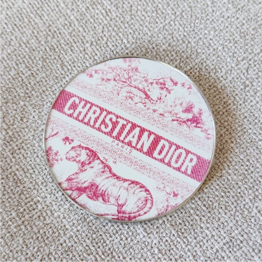 Christian Dior Pink Tiger Print
Compact Mirror - Picture 5 of 6